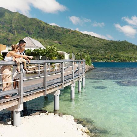 Cook'S Bay Hotel & Suites Paopao Екстериор снимка