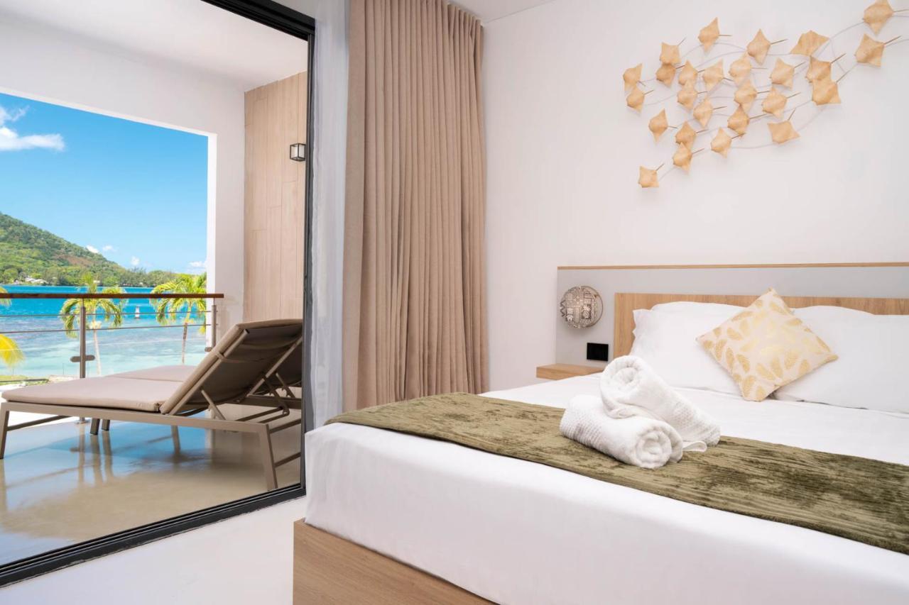 Cook'S Bay Hotel & Suites Paopao Екстериор снимка