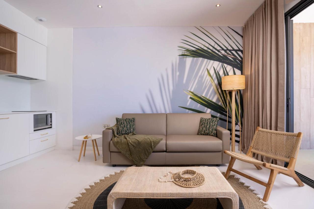 Cook'S Bay Hotel & Suites Paopao Екстериор снимка