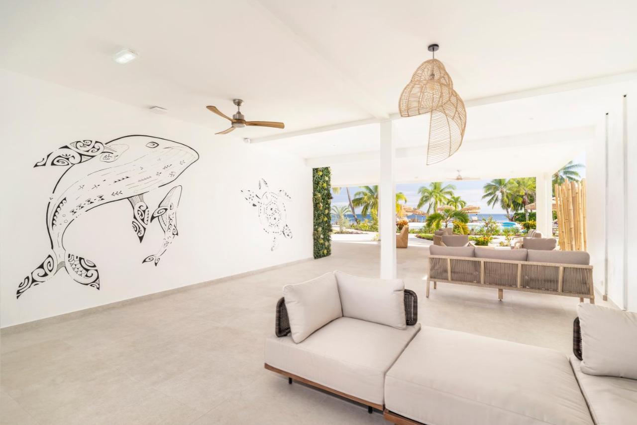 Cook'S Bay Hotel & Suites Paopao Екстериор снимка