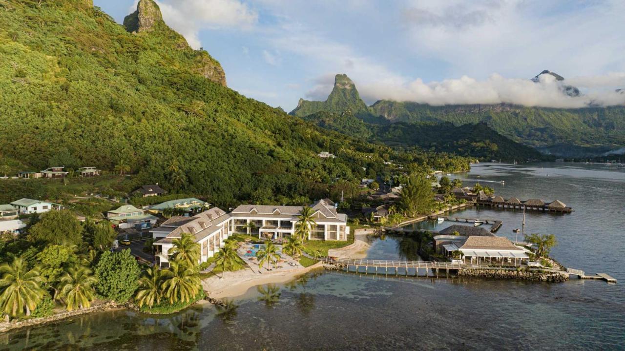 Cook'S Bay Hotel & Suites Paopao Екстериор снимка