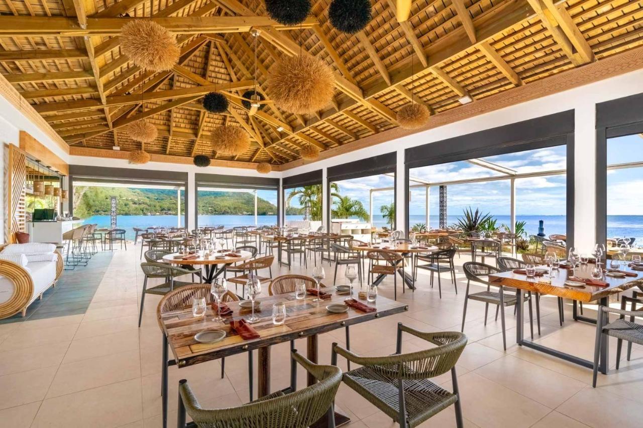 Cook'S Bay Hotel & Suites Paopao Екстериор снимка
