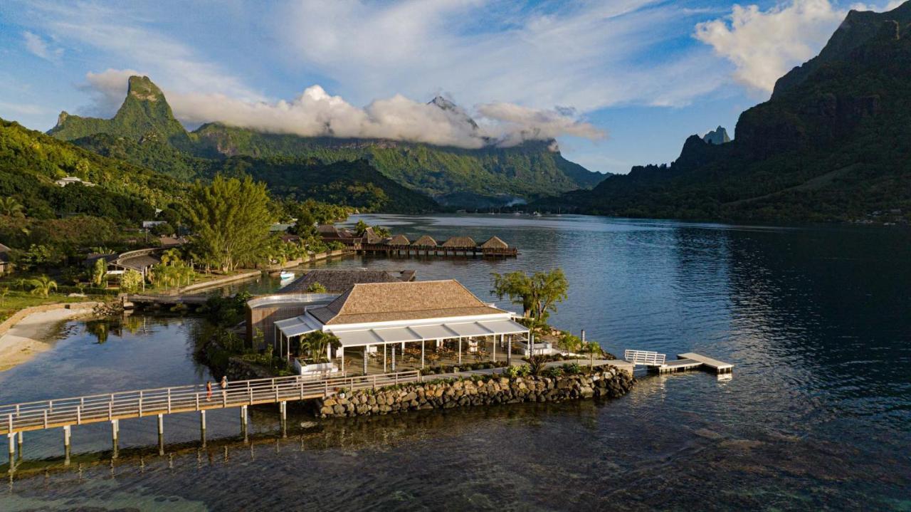 Cook'S Bay Hotel & Suites Paopao Екстериор снимка