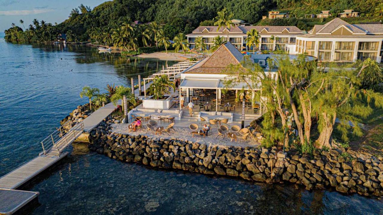 Cook'S Bay Hotel & Suites Paopao Екстериор снимка