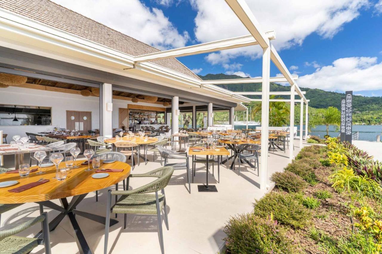 Cook'S Bay Hotel & Suites Paopao Екстериор снимка