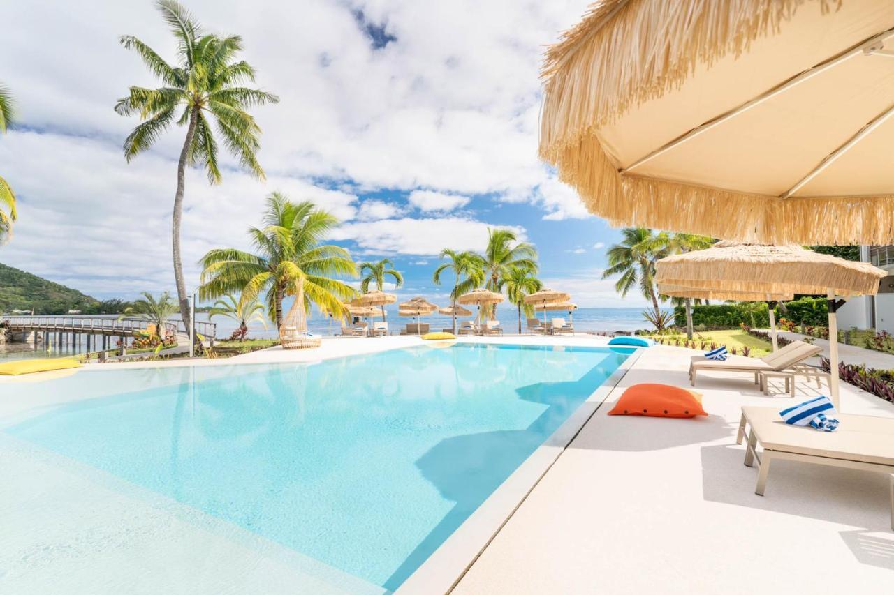 Cook'S Bay Hotel & Suites Paopao Екстериор снимка