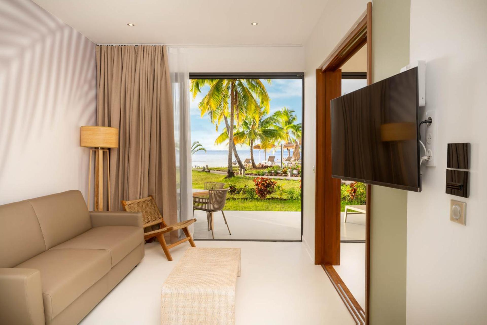 Cook'S Bay Hotel & Suites Paopao Екстериор снимка