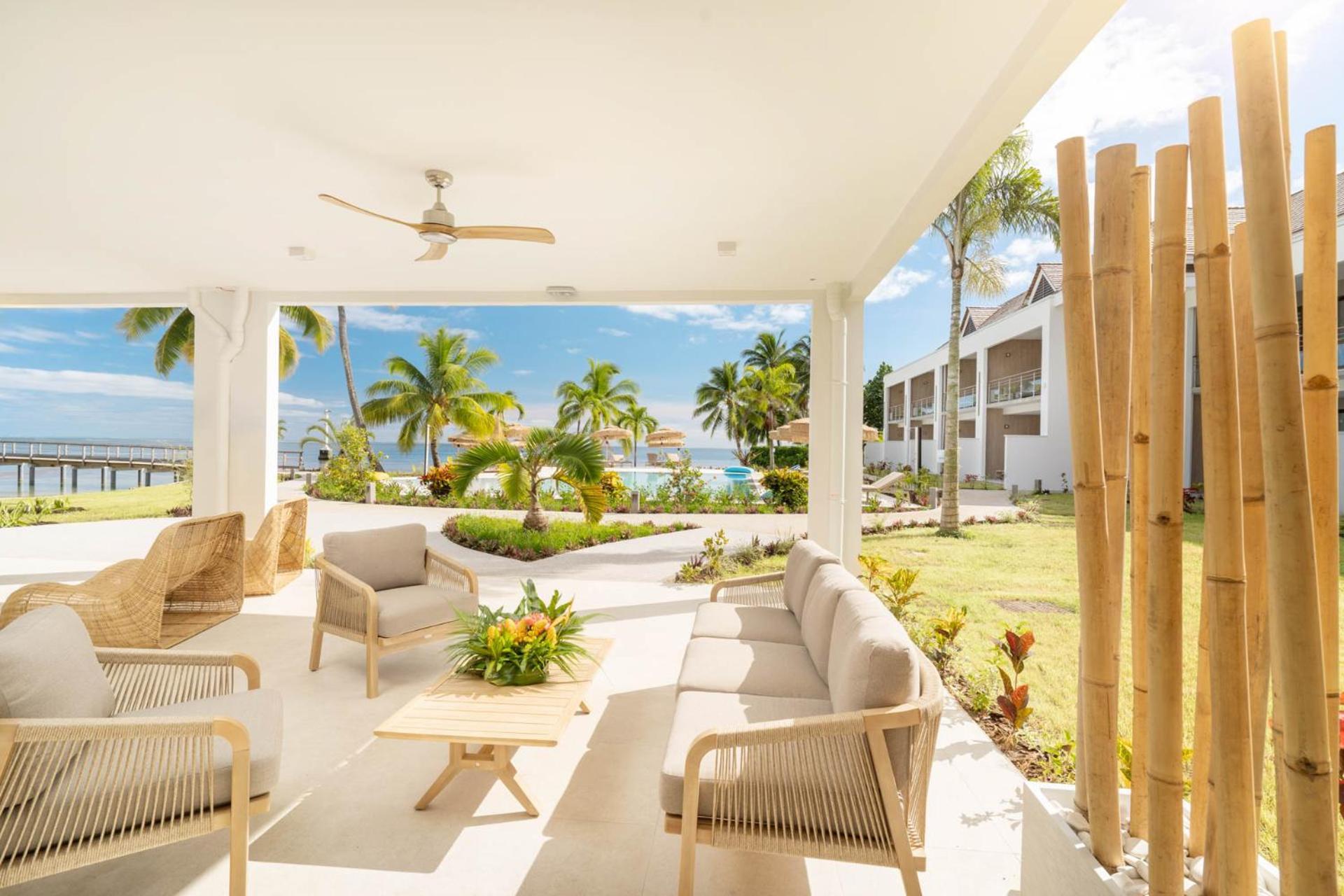 Cook'S Bay Hotel & Suites Paopao Екстериор снимка