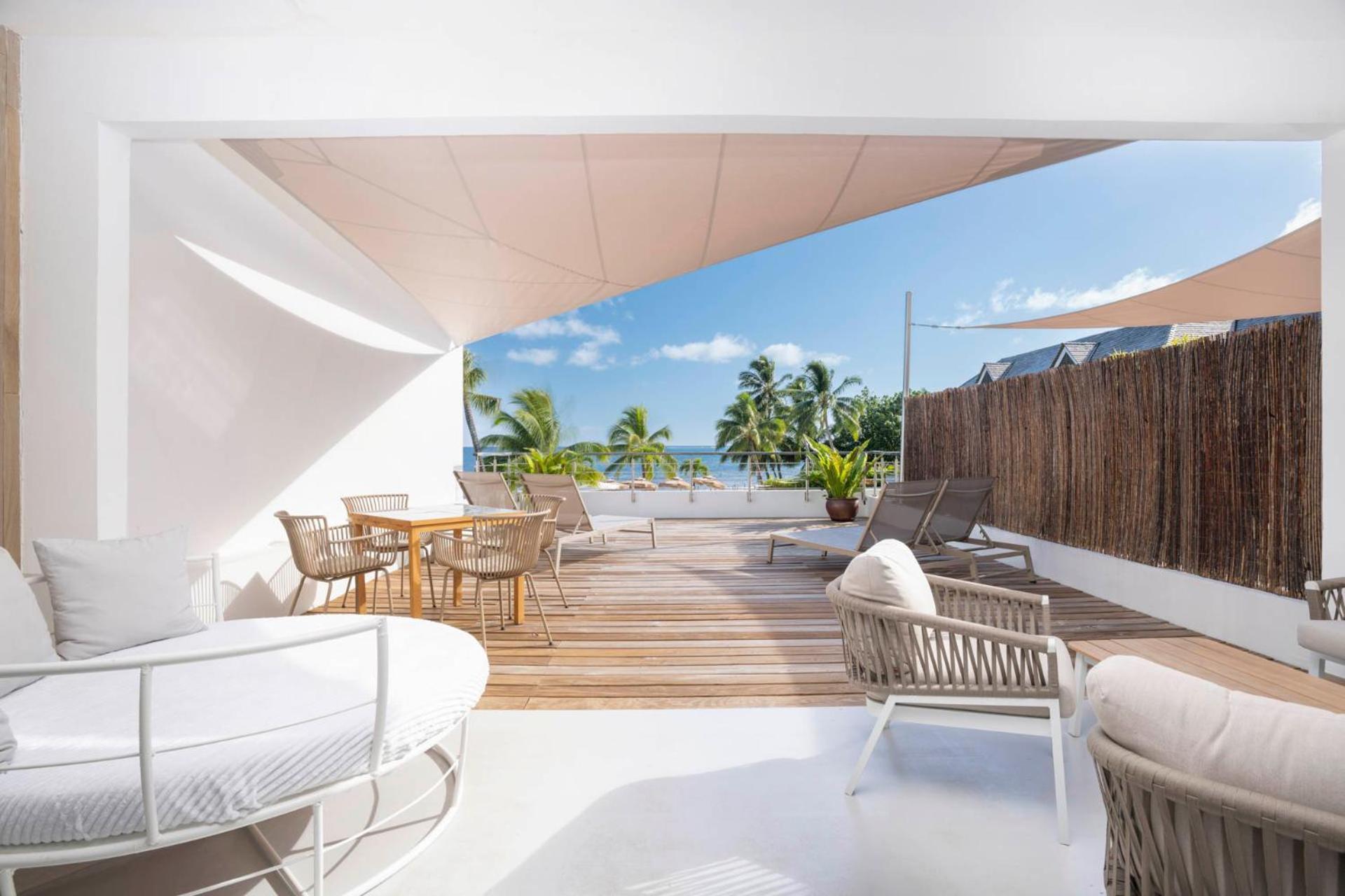 Cook'S Bay Hotel & Suites Paopao Екстериор снимка